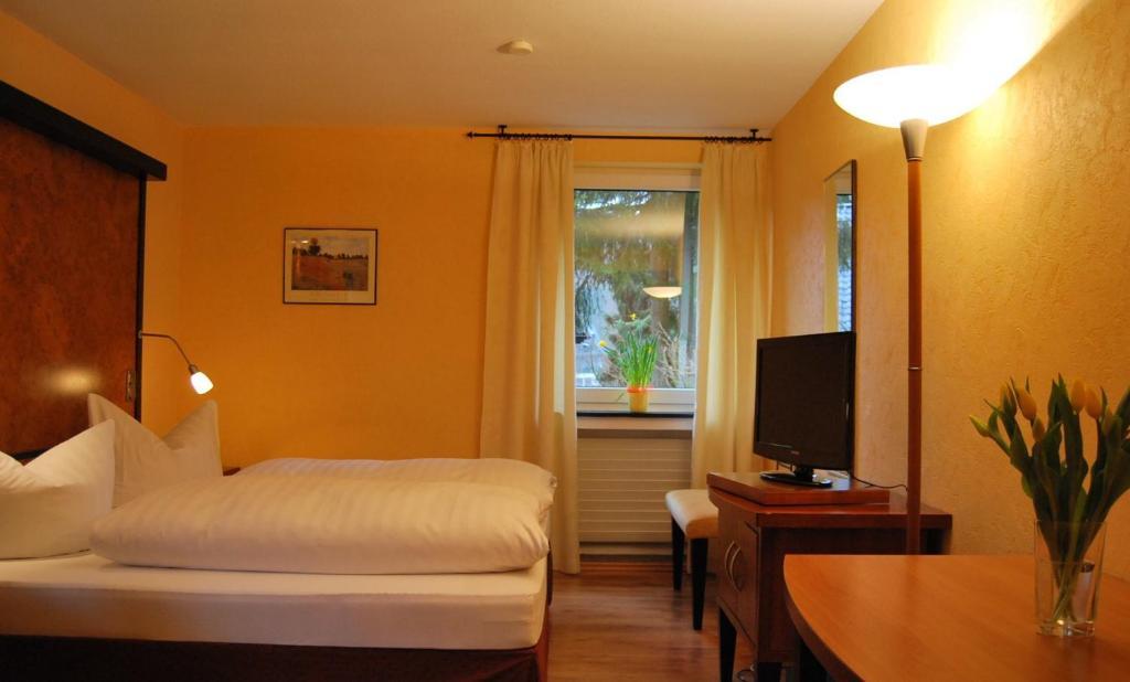 Waldhotel Im Wiesengrund Hürtgenwald Exterior foto