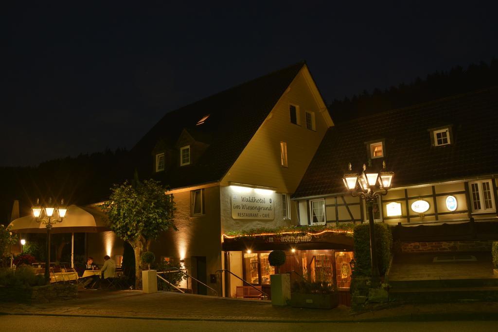 Waldhotel Im Wiesengrund Hürtgenwald Exterior foto