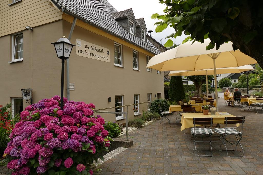 Waldhotel Im Wiesengrund Hürtgenwald Exterior foto