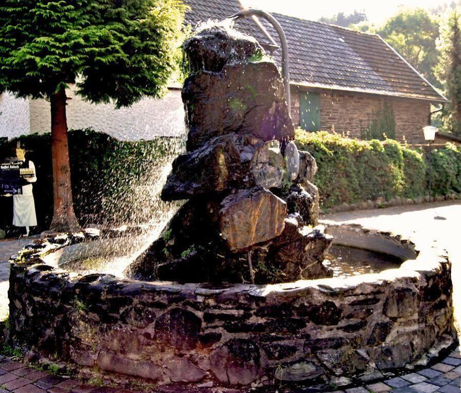 Waldhotel Im Wiesengrund Hürtgenwald Exterior foto